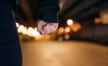 Школьники жестоко избили мальчика кастетом на западе Казахстана