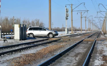 КТЖ хочет ужесточить наказание для водителей на переездах
