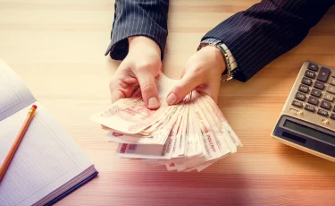 Более 300 млн тенге украли два школьных бухгалтера в Караганде