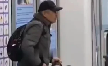 В аэропорту Алматы сотрудницу взяли в заложницы