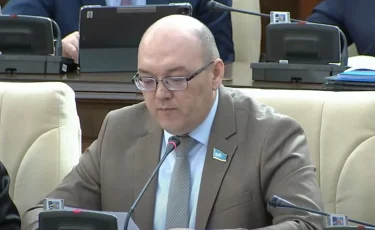 Правительству давно пора перестать обещать светлое будущее на бумаге – депутат