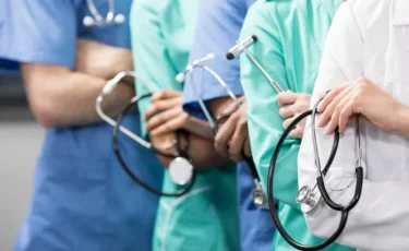 Аурудан емес, емдеушіден қауіп бар ма? Клиникалардың заңсыз әрекеті әшкереленді