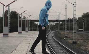 Работник КТЖ распространял наркотики