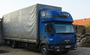 Чиновник брал взятки от водителей грузовых машин за перемещение по региону