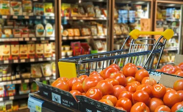 В Казахстане вводят двойные штрафы за «накрутку» цен на соцпродукты