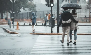 Сильные дожди и похолодание ждет казахстанцев в выходные дни