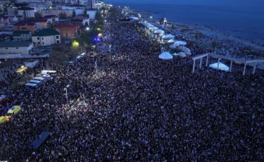 Выносили детей без сознания: на концерте с участием Димаша Кудайбергена произошла давка