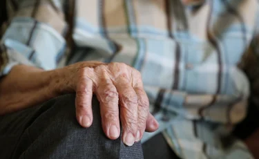 Клюнула на уловку мошенников: Богатой пенсионерке из Шымкента вернули 46 миллионов