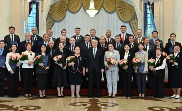 Тоқаев ғалымдарды мемлекеттік наградалармен марапаттады