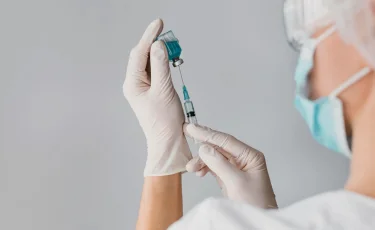 Таразда ем-шара кабинетінде антибиотик салдырған екі ер адам қайтыс болды