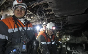 Төтенше жағдайлар министрі шахтадағы кеншілердің жағдайын тексерді