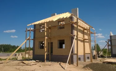 Мошенники наживаются на недостроенных домах в Алматы