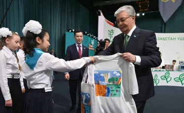 Школьница из Атырау показала Токаеву, как важно экономить воду