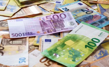 Евро впервые превысил 600 тенге — курс обновил исторический максимум