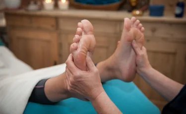 «Целители» вне закона: сенатор требует контроля над нетрадиционной медициной