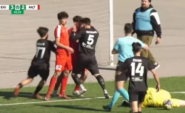 Футболисты подрались во время матча чемпионата Казахстана (ВИДЕО)