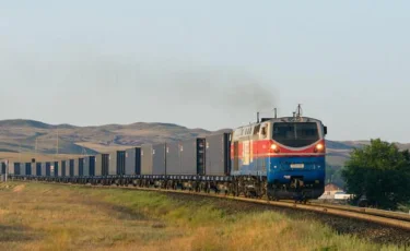 Есіл-Арқалық өткелінде трактор пойызбен соқтығысып, жүргізуші қаза тапты