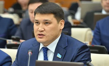 Берденов находится под наблюдением, но уже передвигается — Минздрав о состоянии замакима