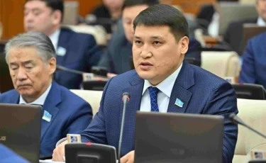 «Өзі тұрып, жүре алады»: Министр Руслан Берденовтың қазіргі жағдайын айтты