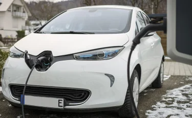 Как казахстанцам оформить электромобиль на таможне?