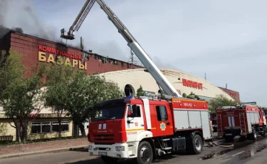 В Астане горит рынок «Шапагат»