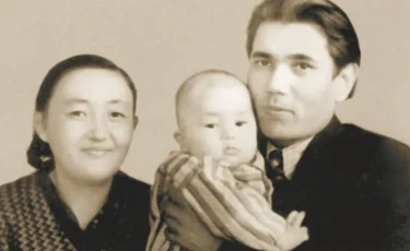 «Біздің өмірмен ғұмыр кешті»: Тоқаев анасы жайлы әсерлі жазба қалдырды