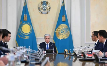 Провал в логистике: Токаев объявил выговор министру транспорта Карабаеву