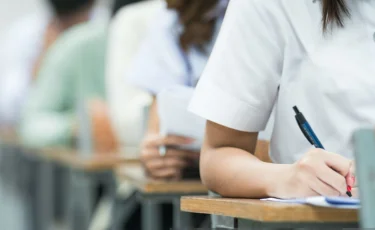 С 1 сентября в Казахстане вырастут студенческие стипендии