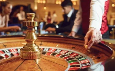 Халықтың ақшасы: Маңғыстауда қаржы пирамидасының басшысы 2 млрд теңгені казиноға жұмсаған