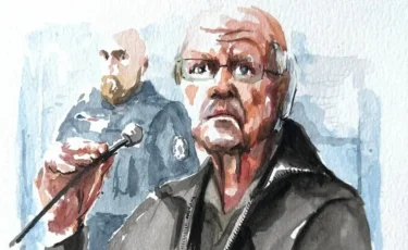 Ақ халат киген әзәзіл: Францияда 300-ге тарта баланы зорлаған хирург 20 жылға сотталды