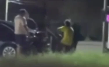 БҚО-да ер адам моторлы арамен адамдарға шабуылдады