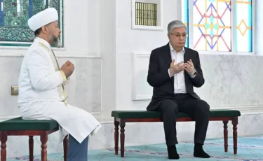 Токаев поздравил казахстанцев с праздником Курбан айт