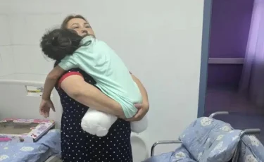 Акимат Астаны выделит жильё семье девочки, потерявшей ноги в автобусной аварии