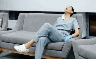 Какую зарплату получают казахстанские врачи?