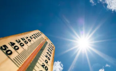 Казахстанцев ждёт знойная неделя: в Шымкенте до +42, в Астане — гроза и град