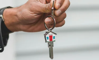 Обещанное удешевление ипотеки в Казахстане переносится