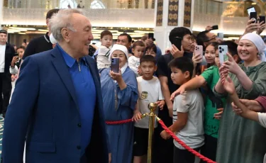 Совершил дуа за мир и единство народа: Назарбаев посетил центральную мечеть Астаны