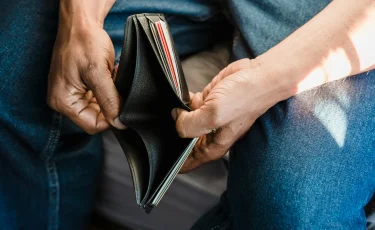 Уровень бедности в Казахстане вырос почти в два раза за 10 лет — депутат