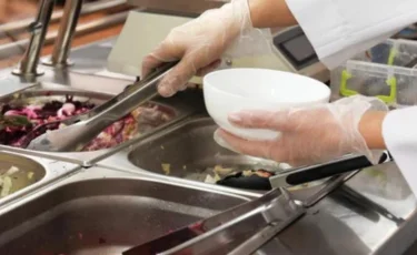 Ревизия в школьных столовых: Минздрав собирается бороться с ожирением у детей