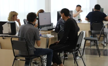 В ЦОНах и университетах оформляли липовые документы мигрантам