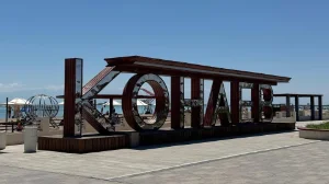 Күніне 4 мың демалушы және ЖИ камералары: Қонаевтағы жағажайларда тазалық қалай сақталуда?