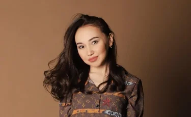 Перизат Кайрат заявила о побоях и расплакалась в зале суда