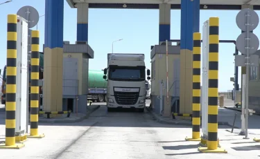 Перевозчики жалуются на поборы и хаос на казахстанских границах