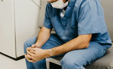 Министр Альназарова призвала остановить насилие против медиков