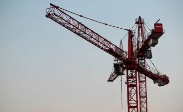 В Астане трагедия на стройке BI Group: упал кран, есть погибший