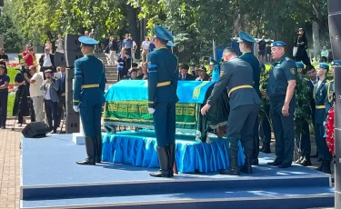 В Алматы простились с летчиком-космонавтом Талгатом Мусабаевым (ВИДЕО)