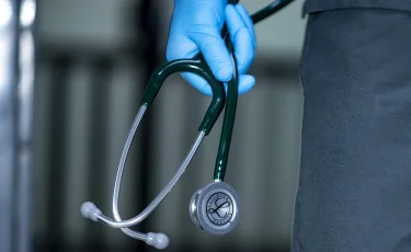 После череды нападений: в казахстанских больницах установили 152 поста полиции