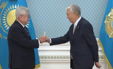 Токаев разбил доску и получил черный пояс по таеквондо