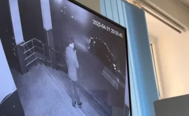 В суде Шымкента показали видео нападения на замакима Руслана Берденова