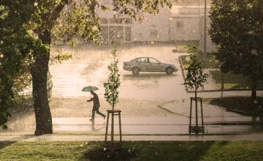 Погода в выходные: на большую часть Казахстана обрушатся дожди и грозы